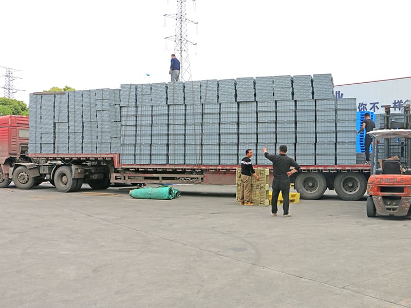 811747380952980.jpg 現(xiàn)貨塑料箱發(fā)貨快.jpg